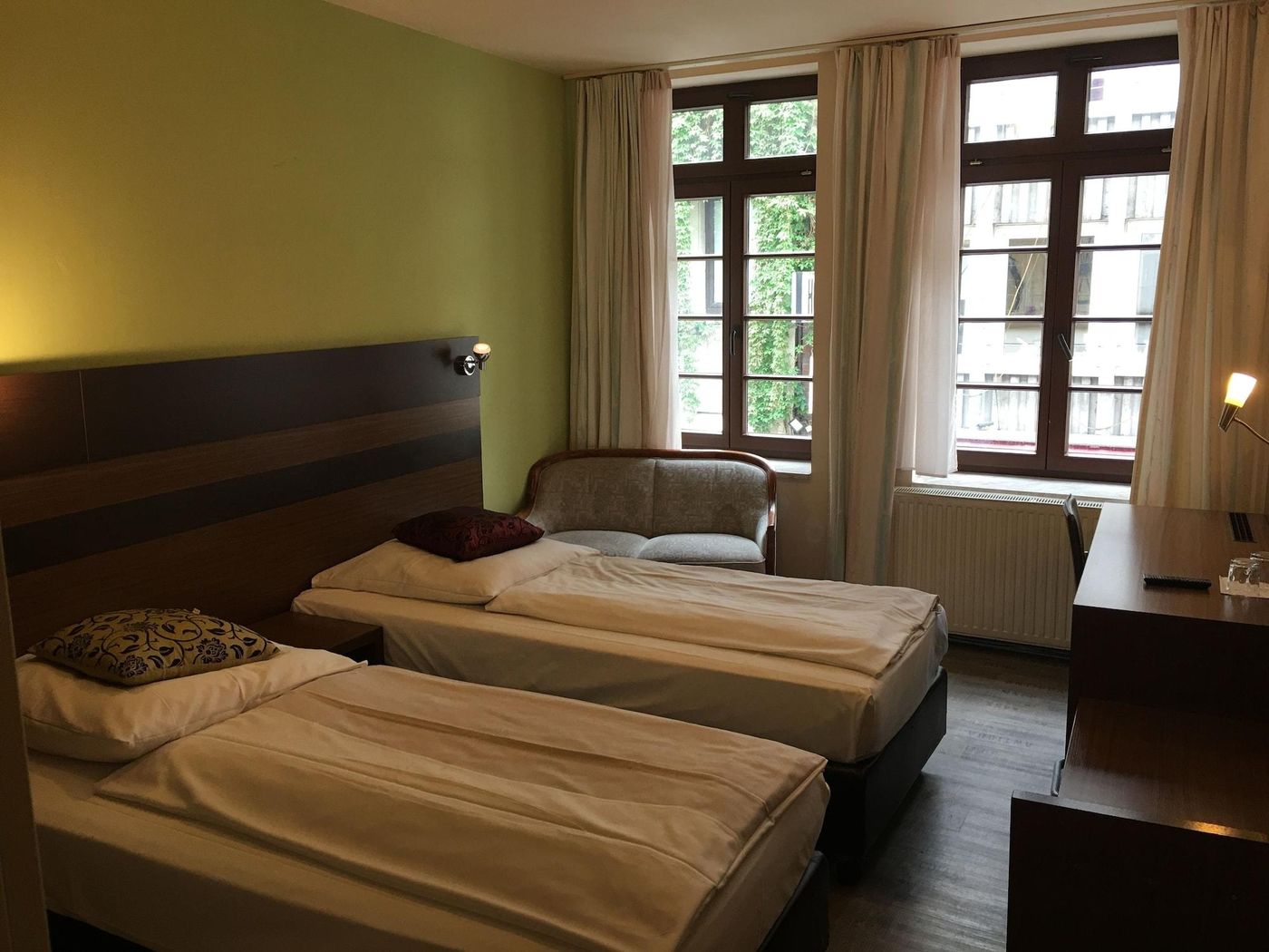 Alt Düsseldorf - Germany - DÜSSELDORF  - Room - 10