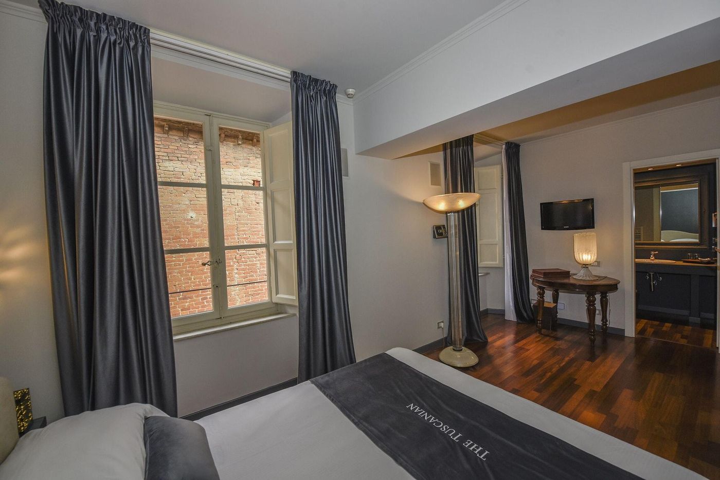 The-Tuscanian-Hotel-Room-18