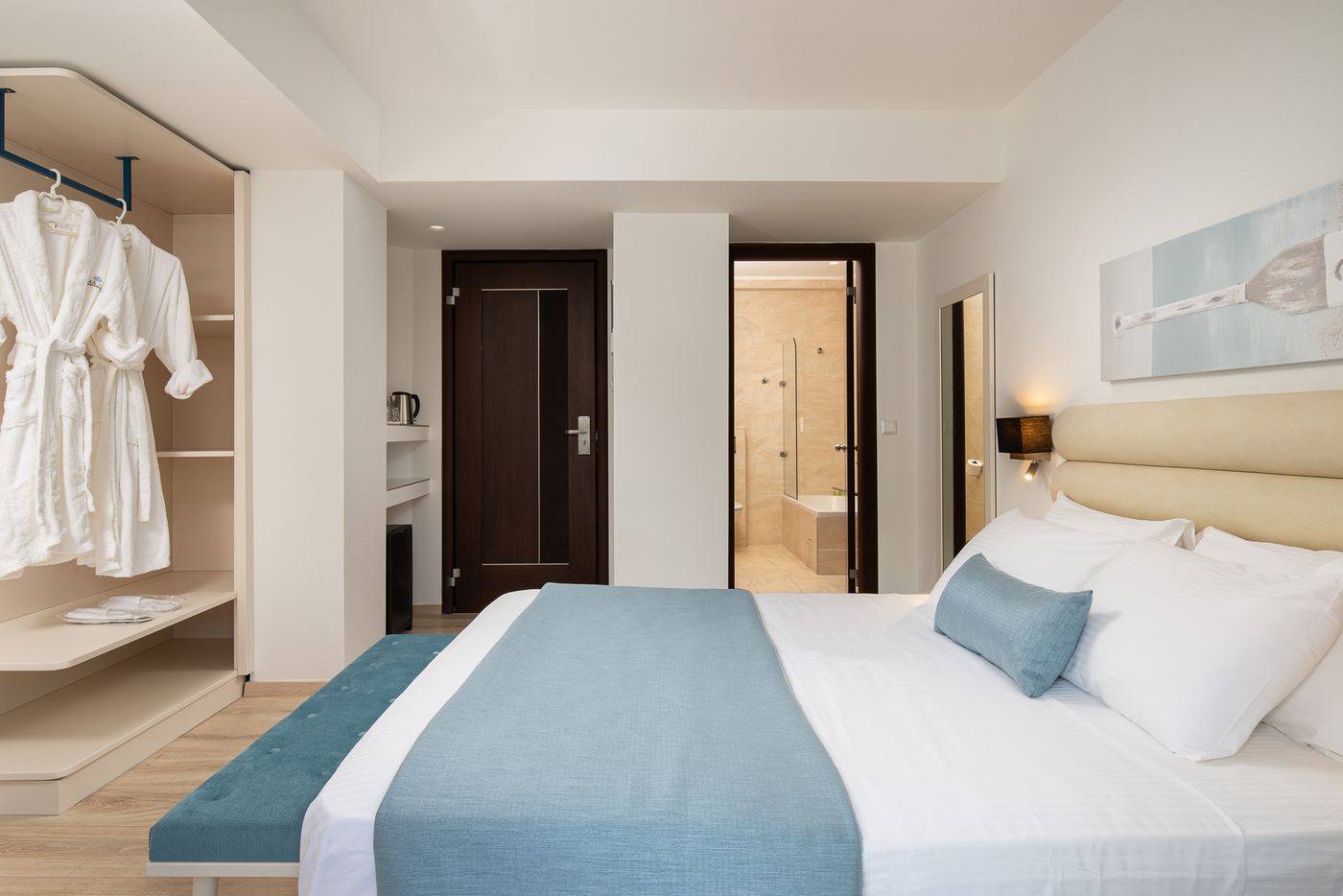 Flegra-Palace-Room-39