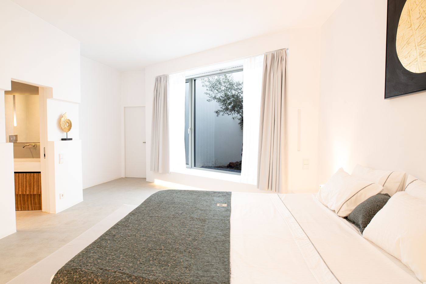 Heaven-s-Edge-Room-20