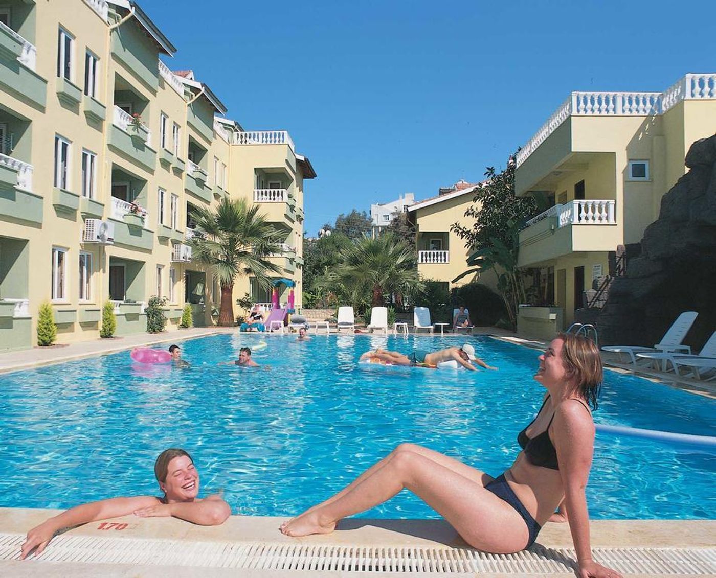 Club-Sunset-Apart-General-view-4