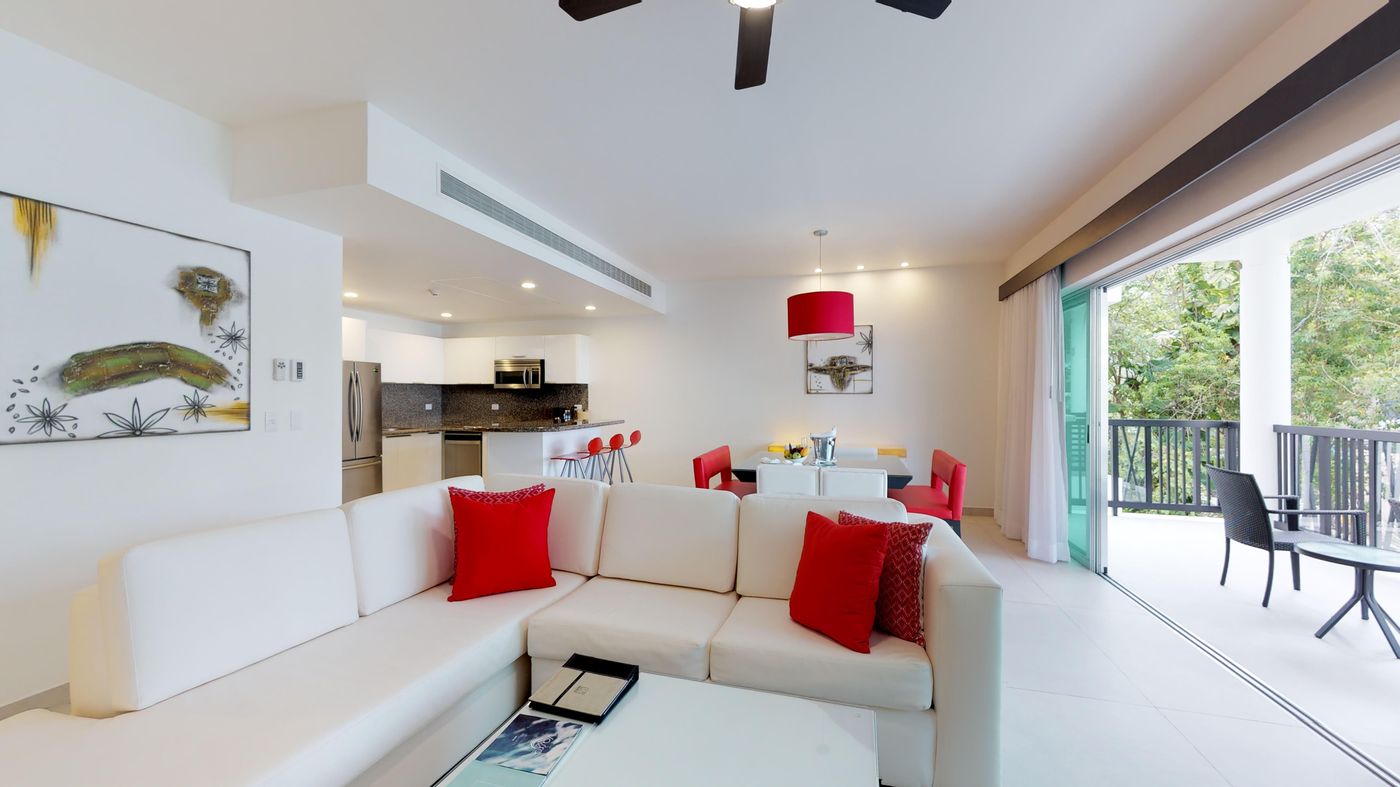 Essence-at-the-Fives-Beach-Room-40