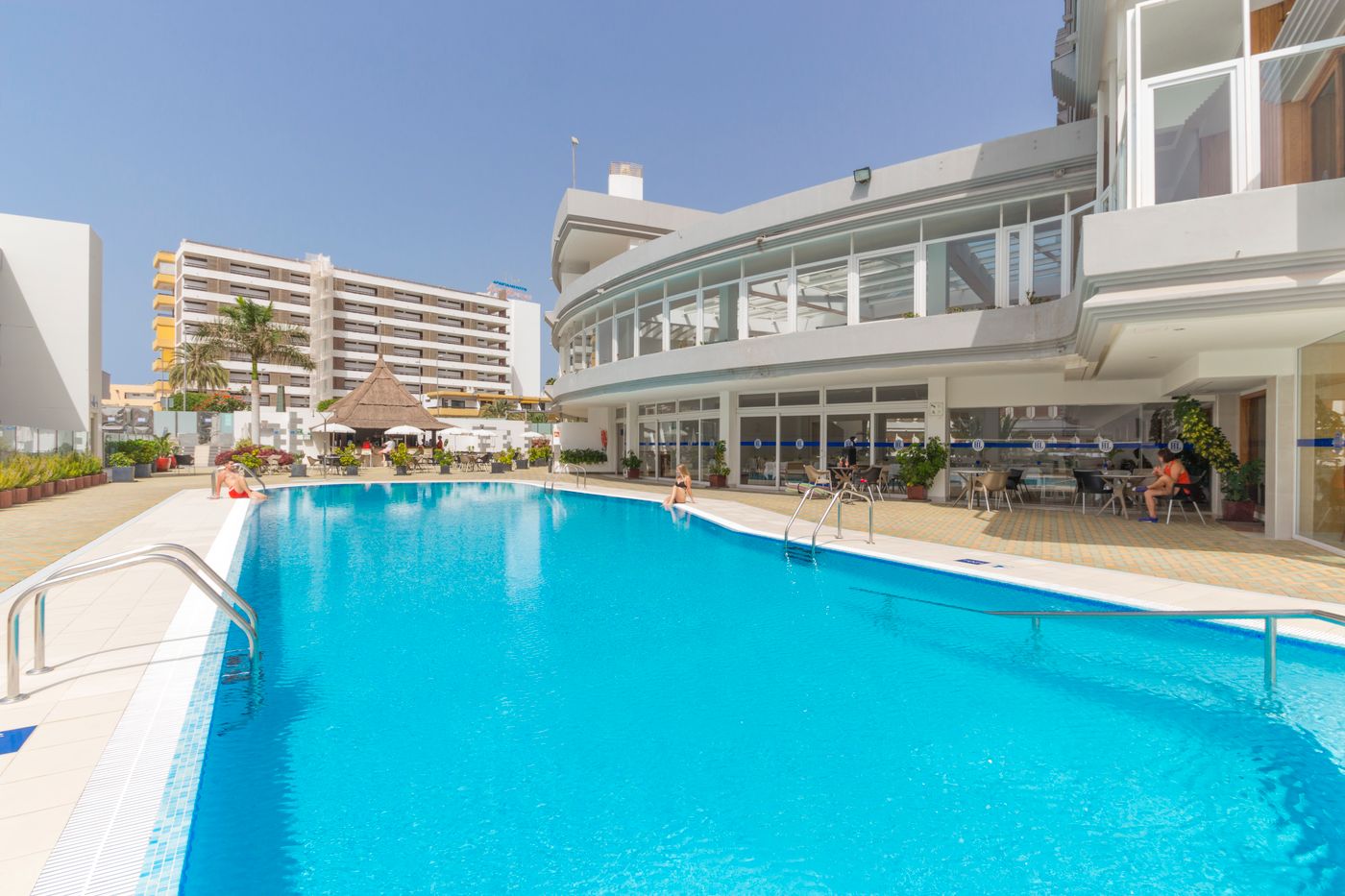 HL-Suitehotel-Playa-del-Ingles---Adults-Only-Pool-2