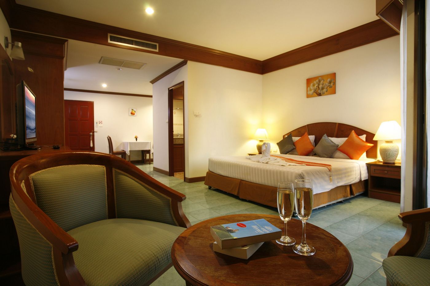 Jiraporn-Hill-Resort-Patong-Room-17