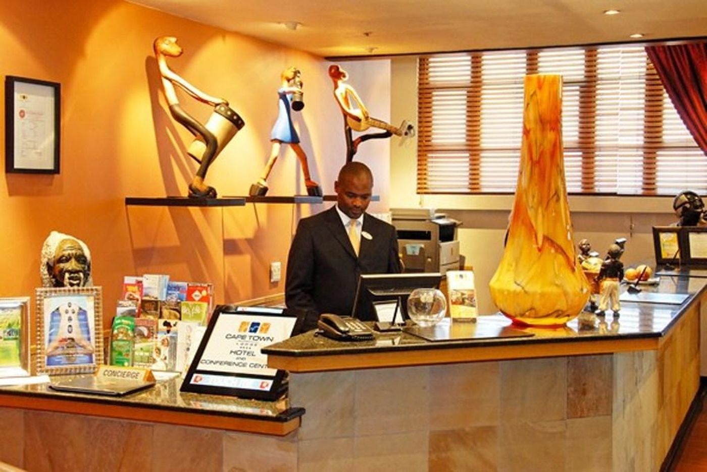 Cape-Town-Lodge-Hotel-Lobby-14