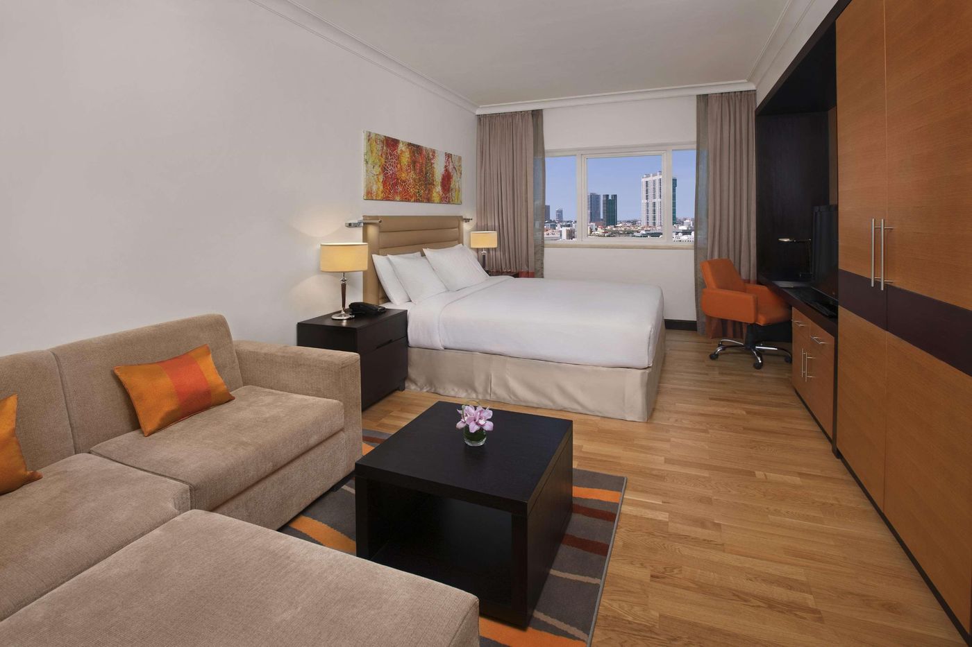 DoubleTree-by-Hilton-Hotel---Residences-Dubai-Room-12