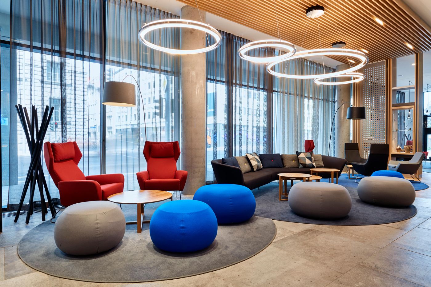 Holiday-Inn-Express-Berlin-Alexanderplatz-Lobby-26