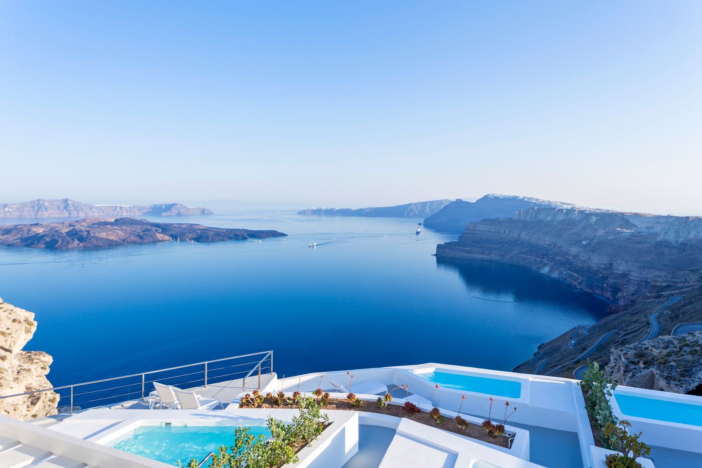 Alti-Santorini-Suites-General-view-46