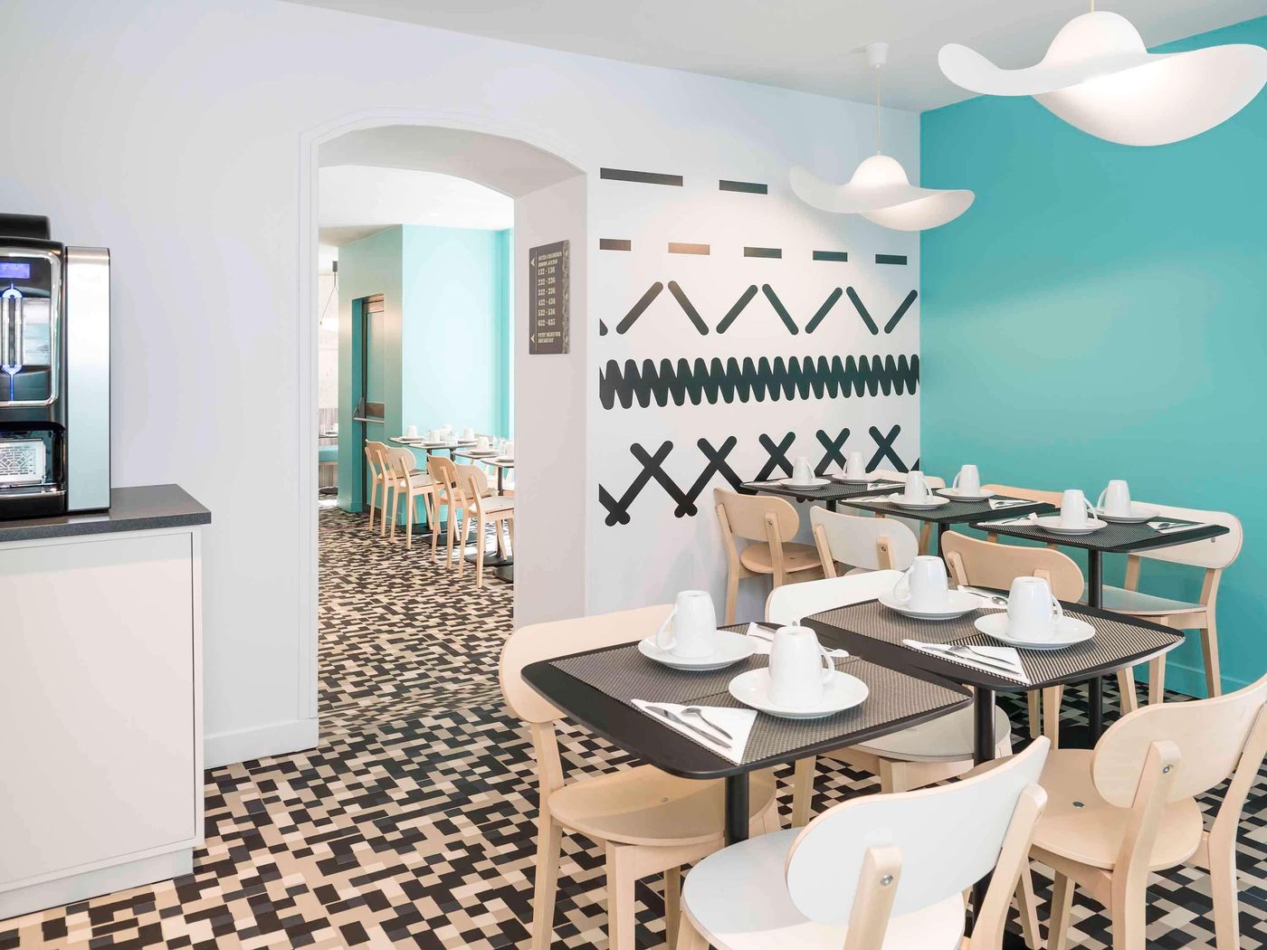 ibis-Styles-Paris-Gare-Saint-Lazare-Restaurant-11