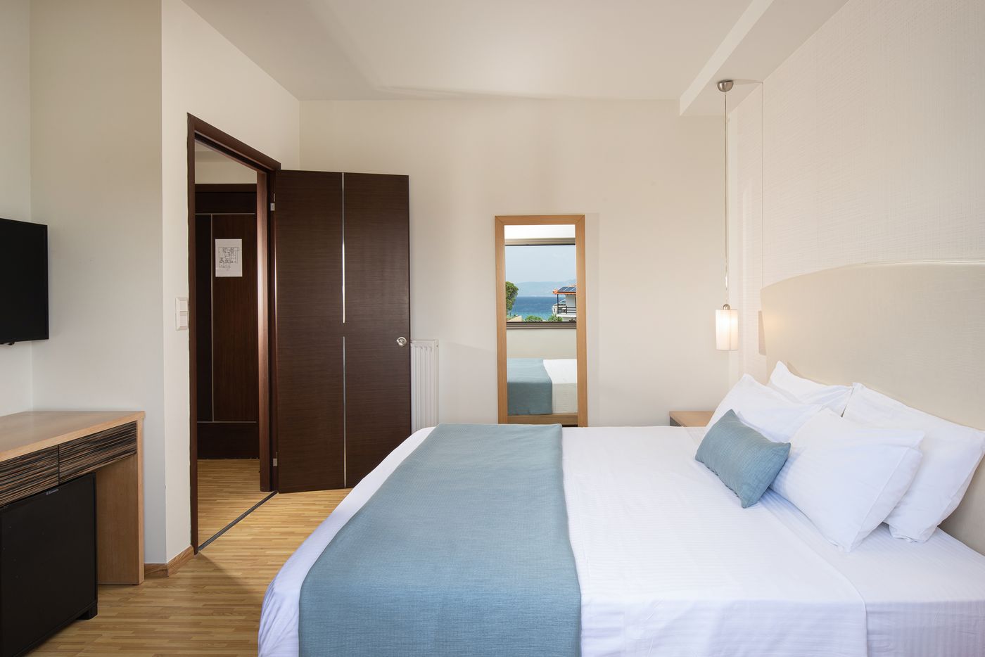 Flegra-Palace-Room-37