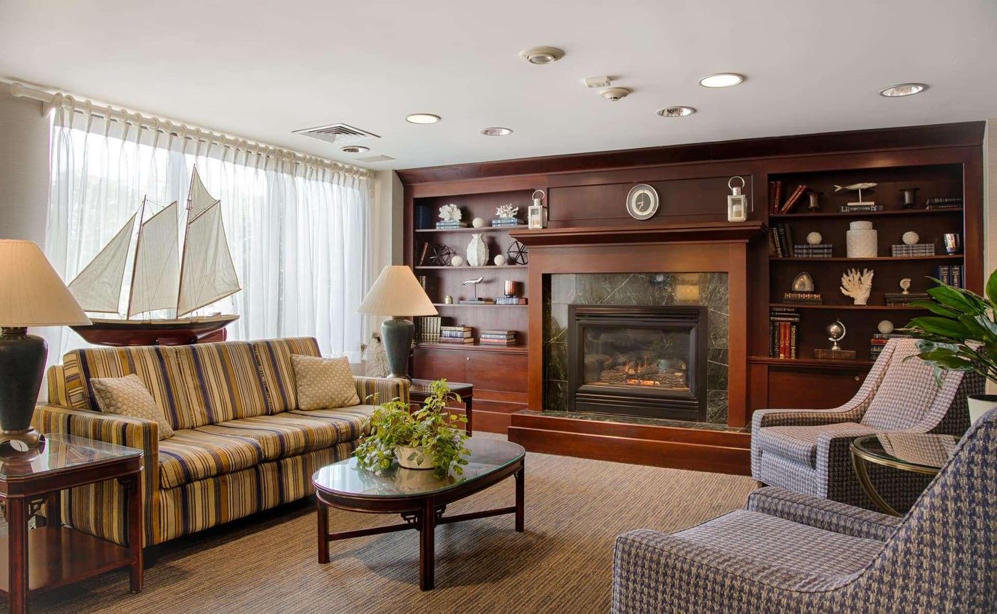 Ramada-by-Wyndham-Boston-Lobby-13