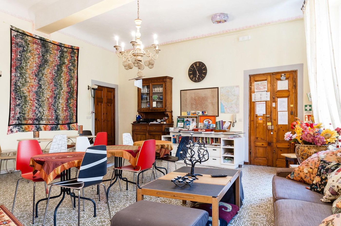 La-Gemma-Di-Elena-Lobby-12