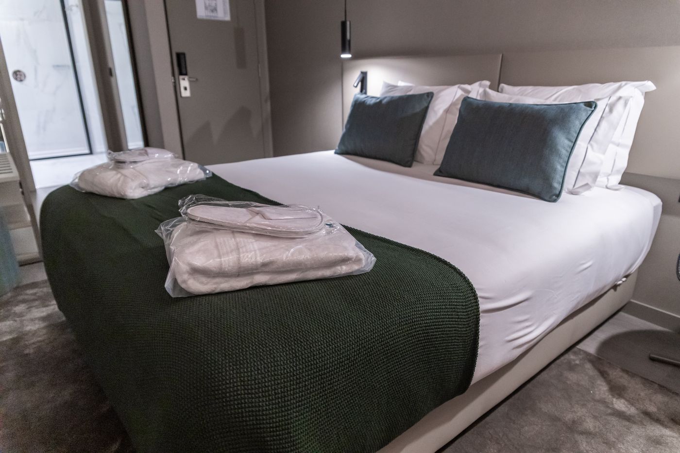 Omid-Saldanha-Hotel-Room-14