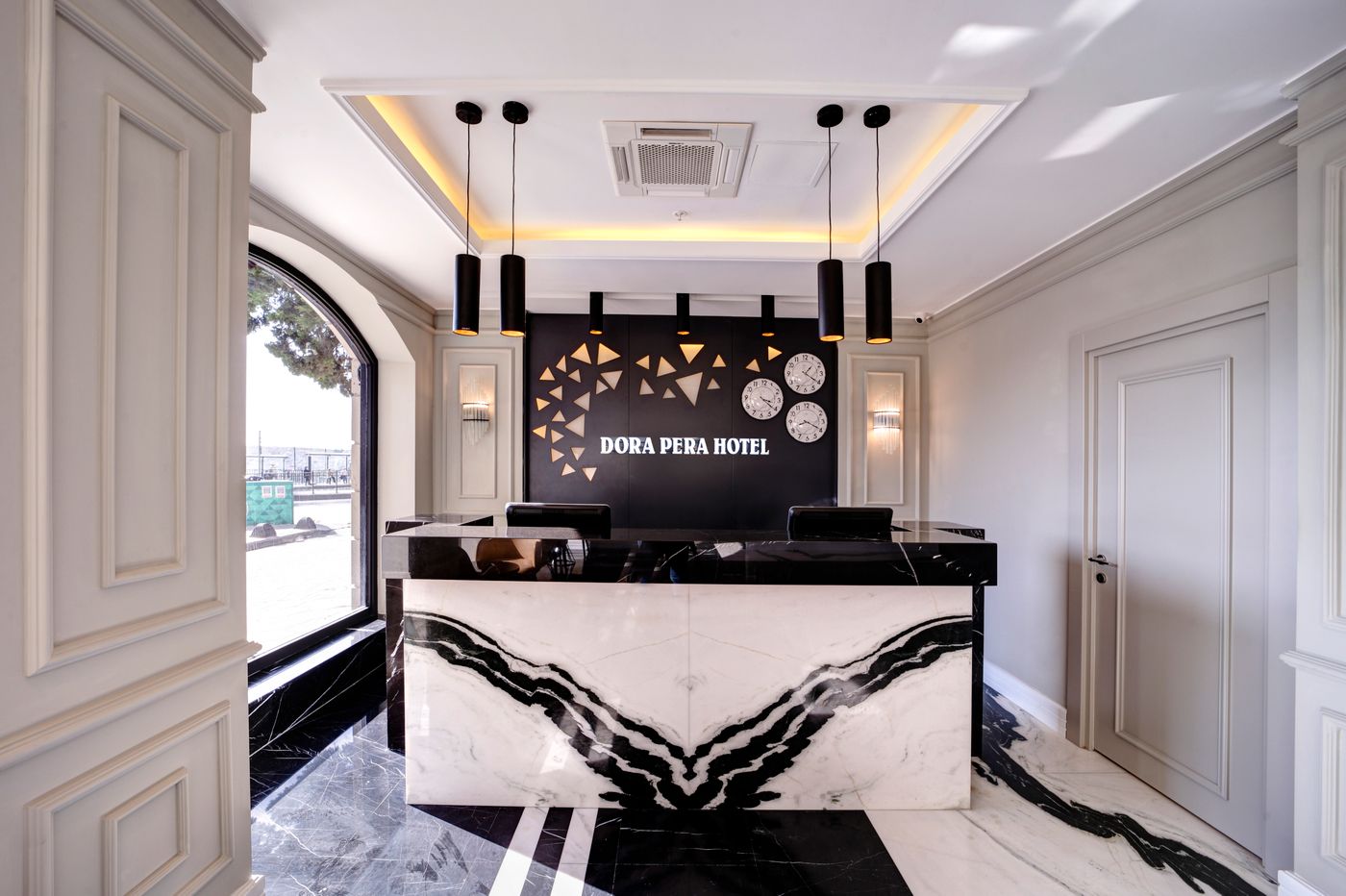 Dora-Pera-Hotel-Lobby-6