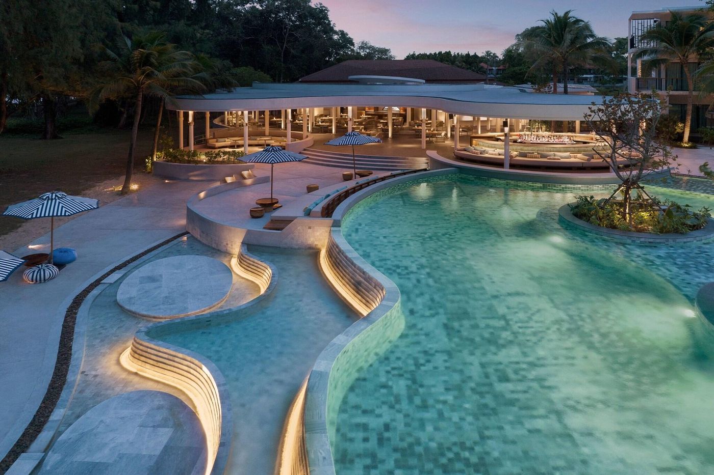 Holiday-Inn-Resort-Phuket-Mai-Khao-Beach-Restaurant-6