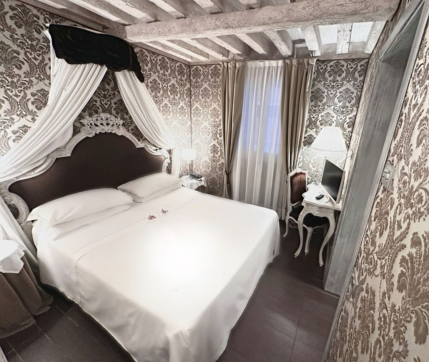 Hotel-Antiche-Figure-Room-52