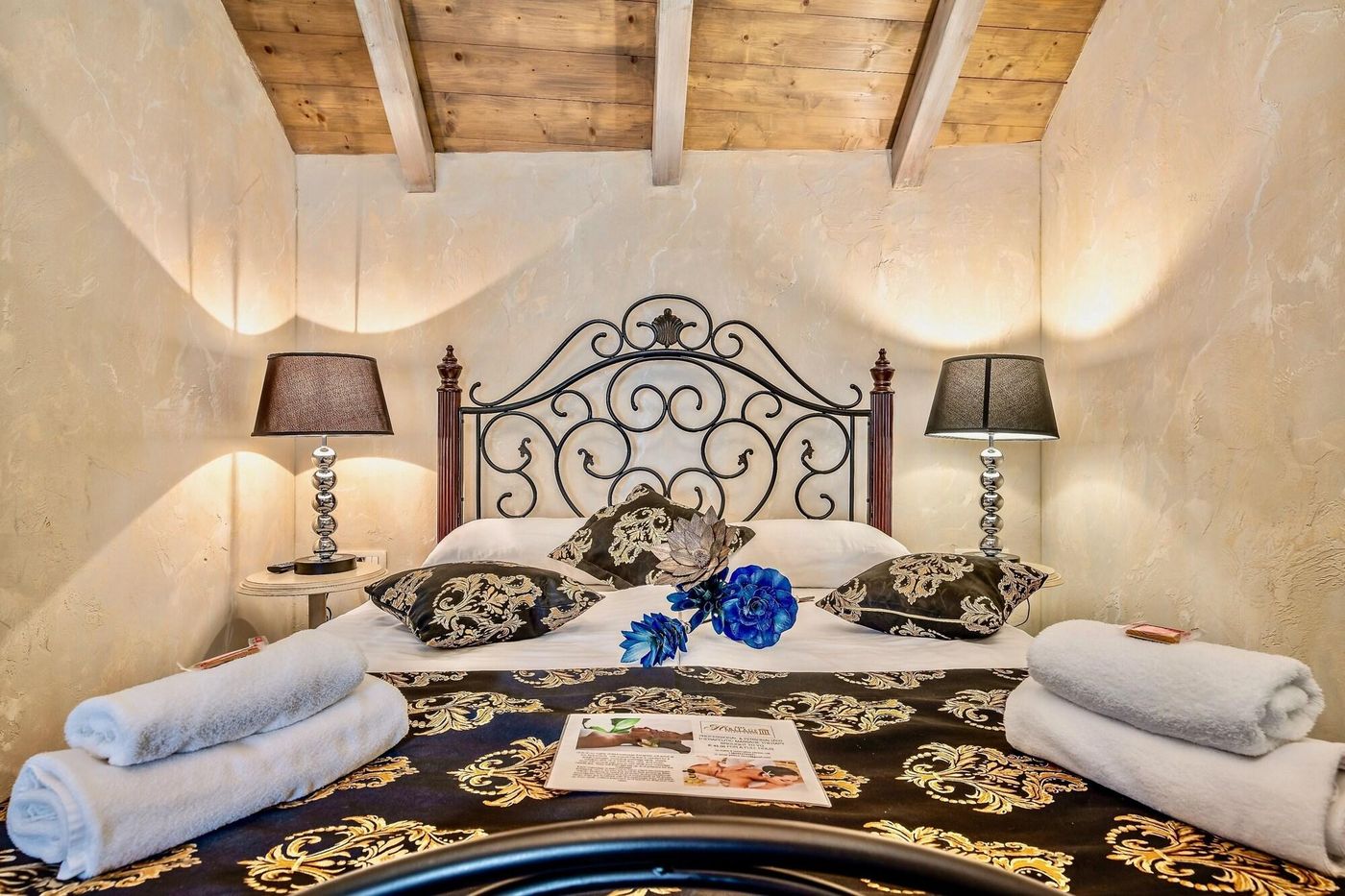 Historic-Plaza-Varos-Split-Room-47