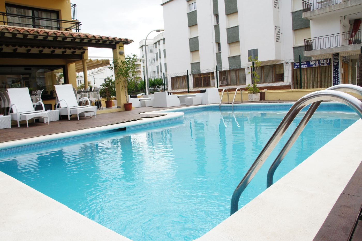 Adia-Cunit-Playa-Pool-1