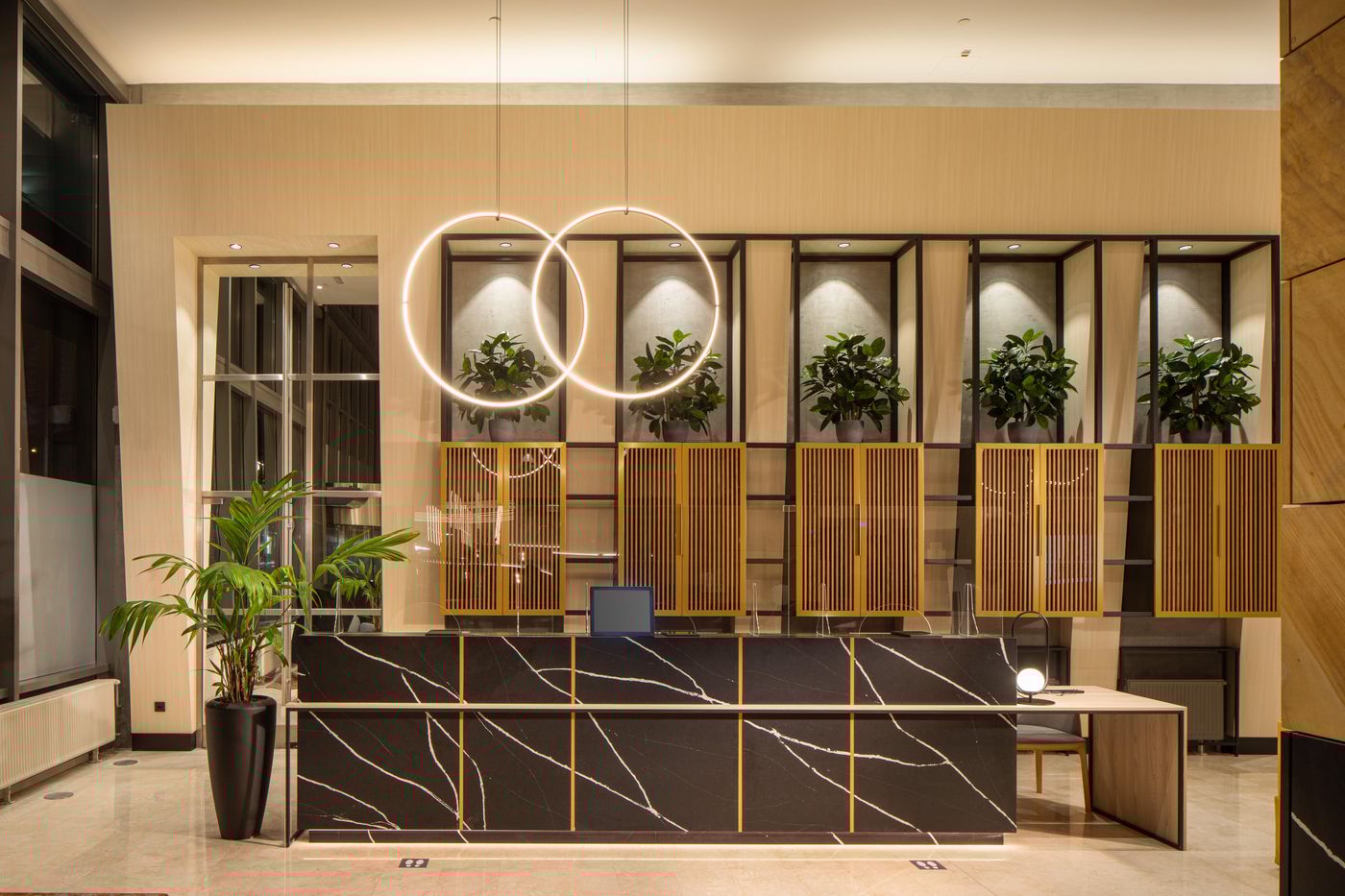 Crowne-Plaza-Budapest-Lobby-17