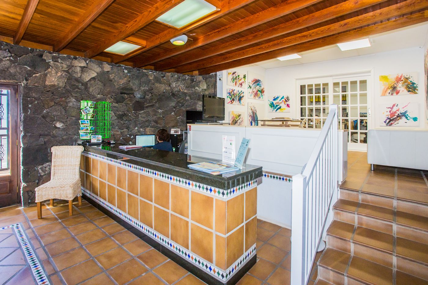 Los-Tulipanes-Lobby-41