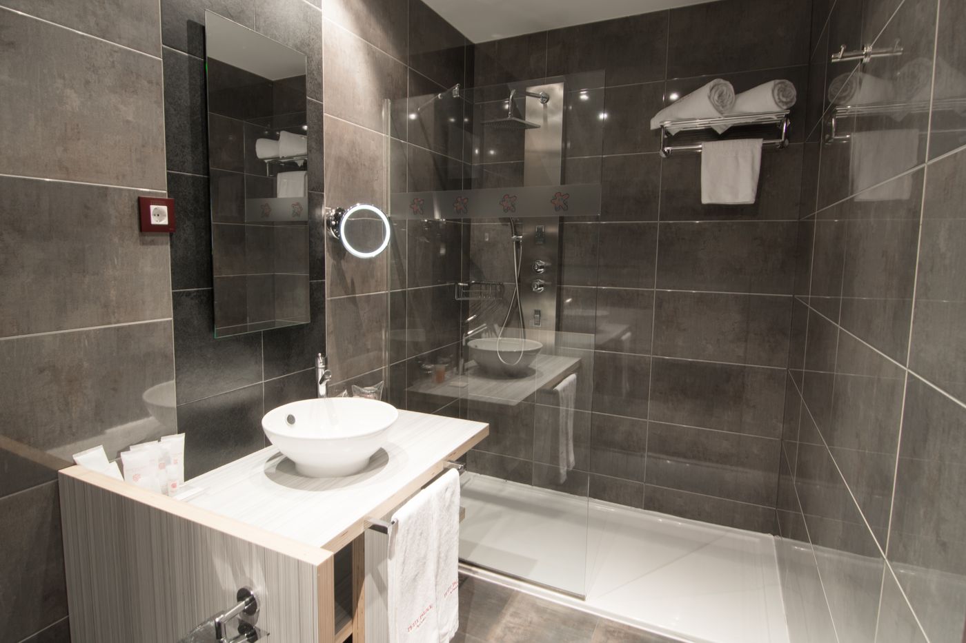 Petit-Palace-Santa-Barbara-Room-39