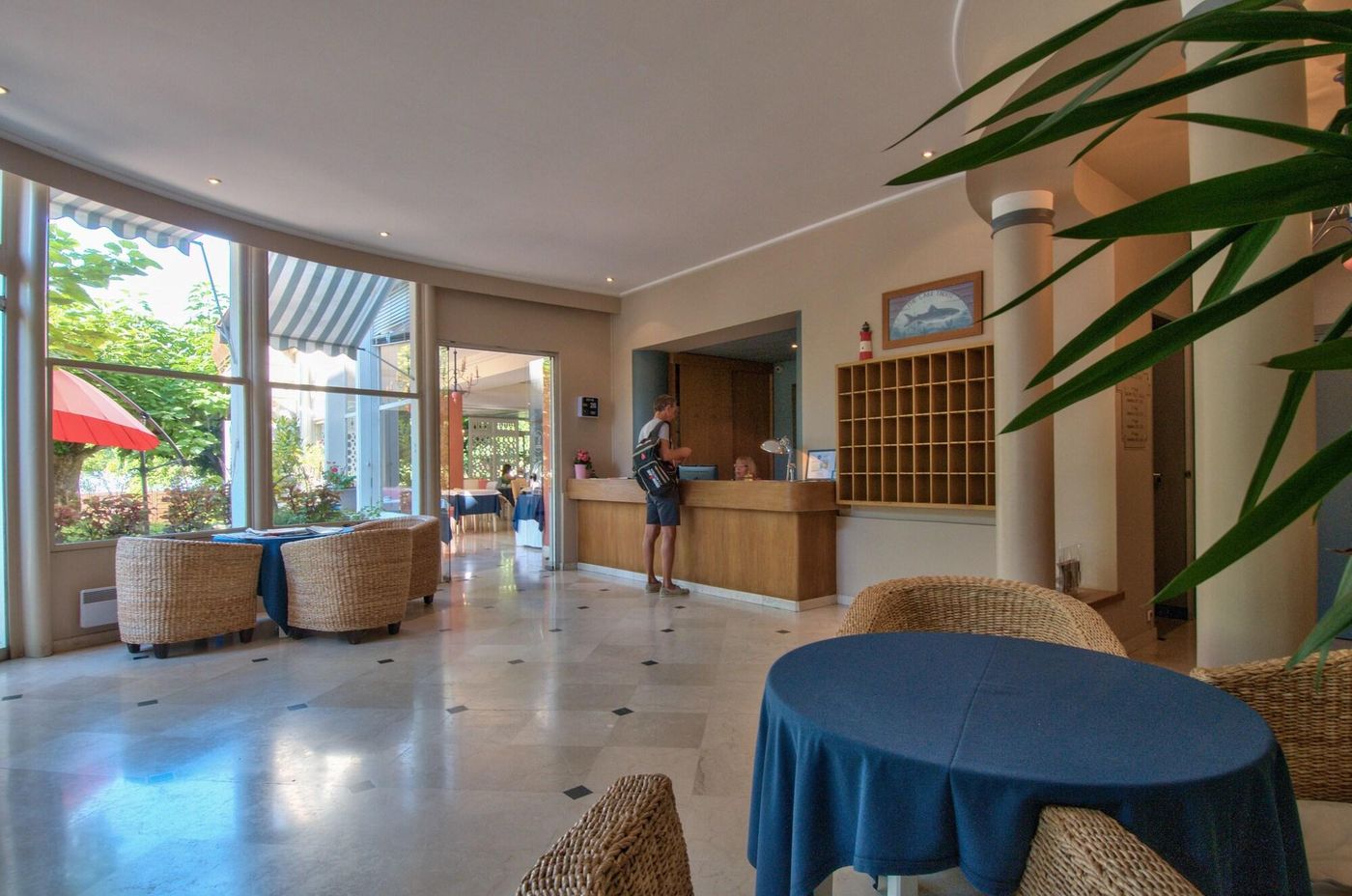 Hotel Du Lac-France-TALLOIRES-MONTMIN-Lobby-3