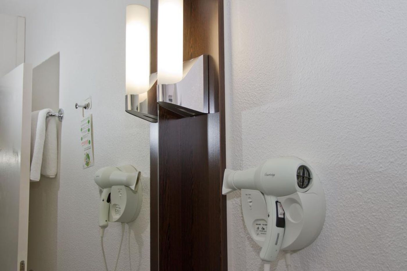 Mandarina-Hotel-Luxembourg-Airport-General-view-5