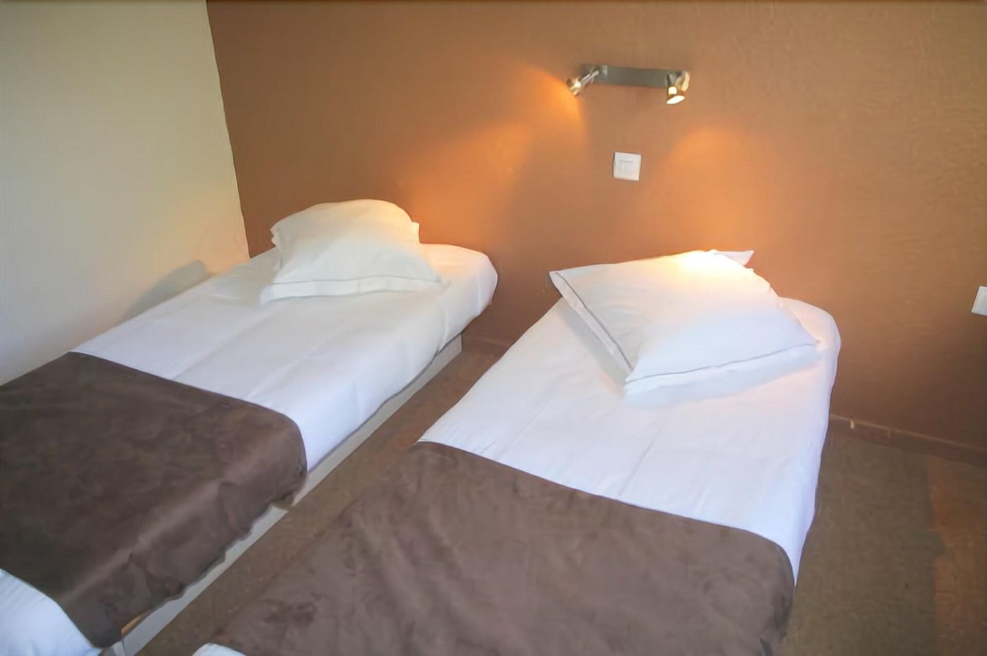 Hôtel du Moulin à Vent - France - VENISSIEUX - Room - 6