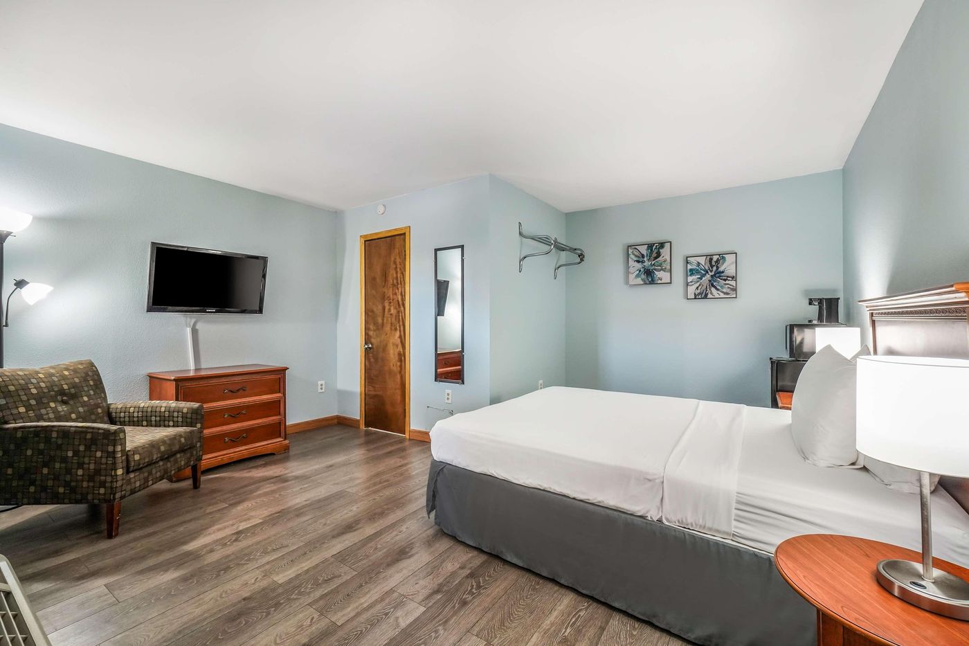 Ibis-Paris-Tour-Eiffel-Room-6