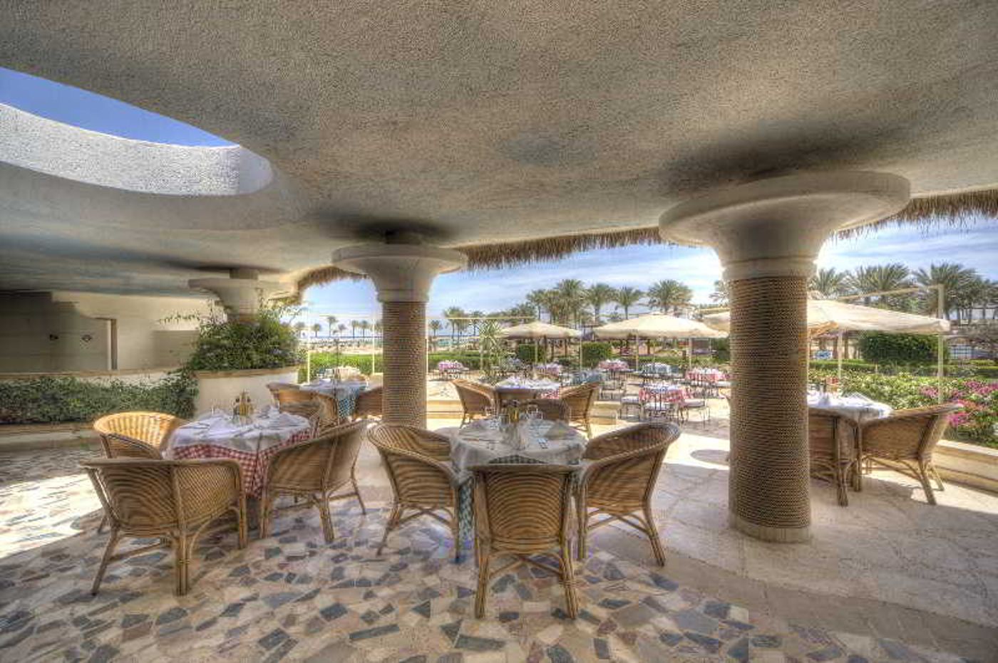 Laguna-Vista-Beach-Resort-Restaurant-21