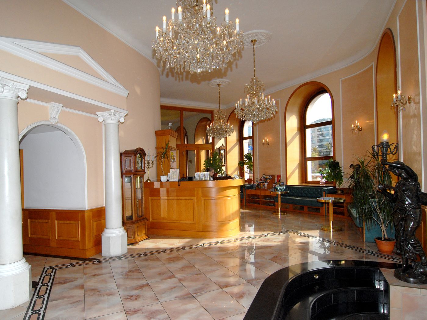 Hotel-Opera-Prague-Lobby-5