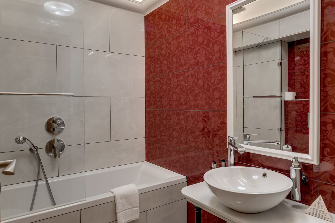 Louren---The-Bridge-Inn-Room-21