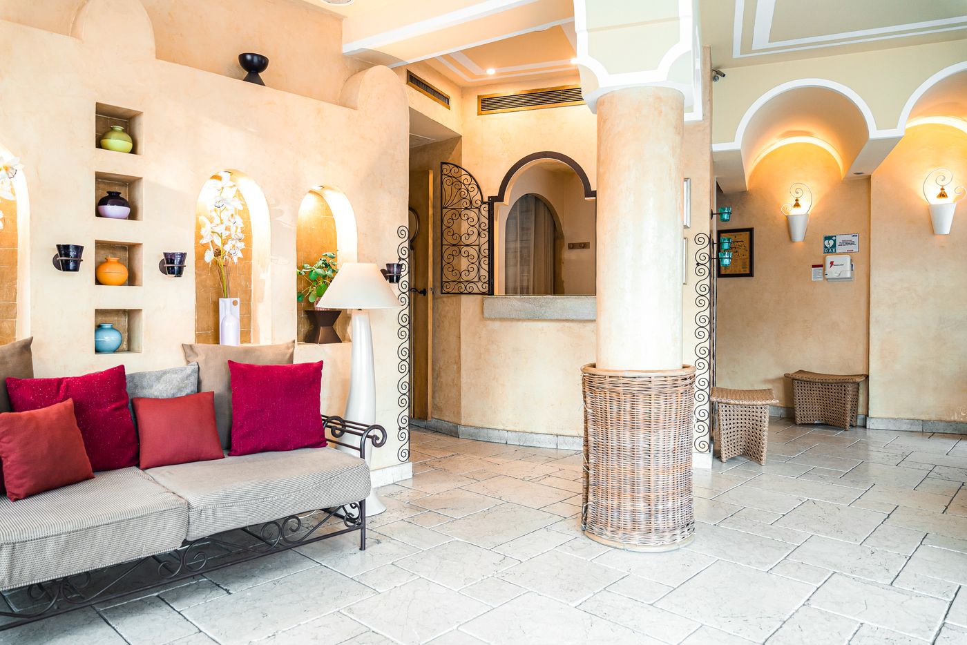 Villa-Royale-Montsouris-Lobby-1