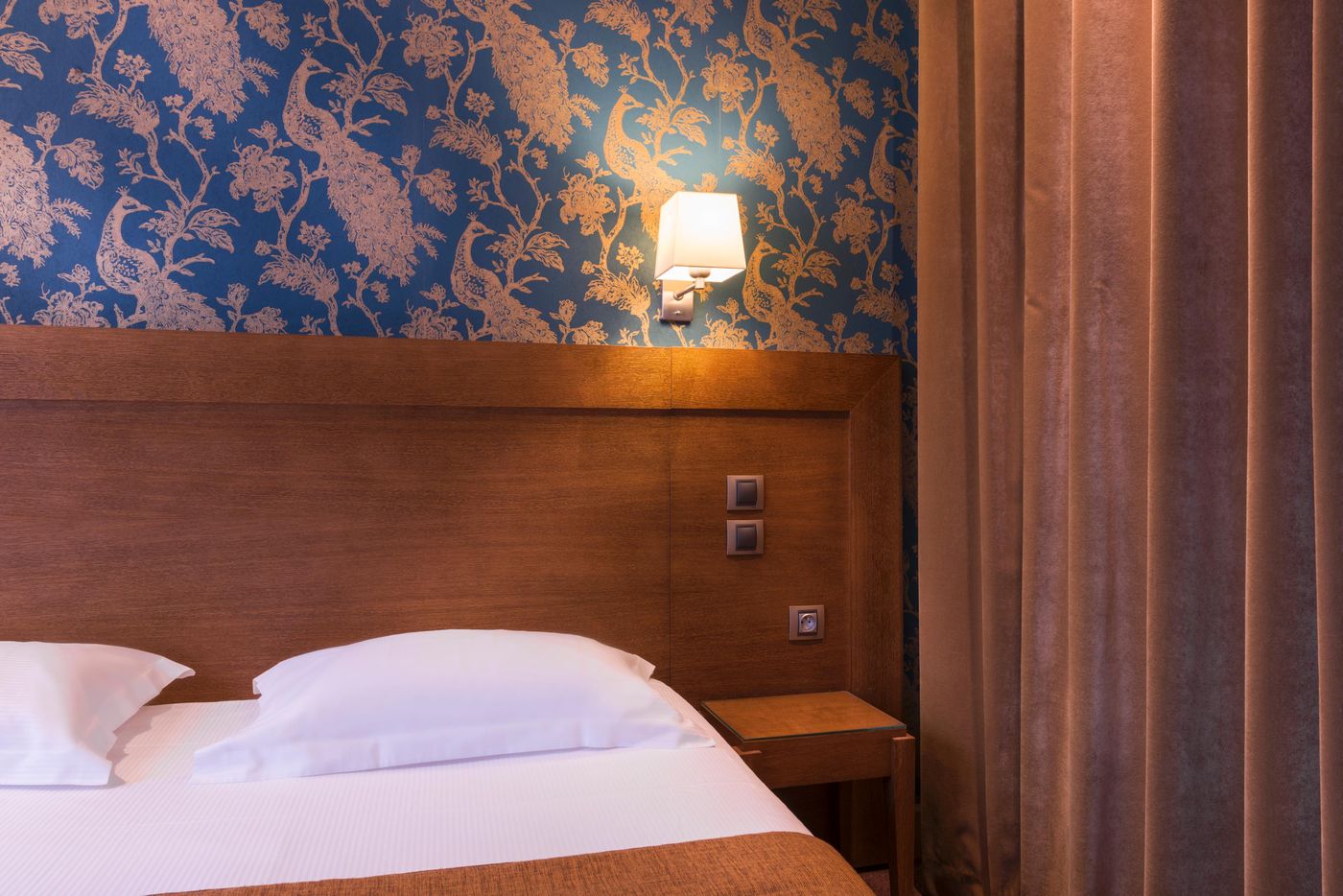 Volney-Opera-Room-14