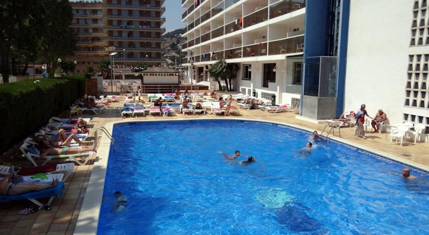 Riviera-Hotel-Pool-6
