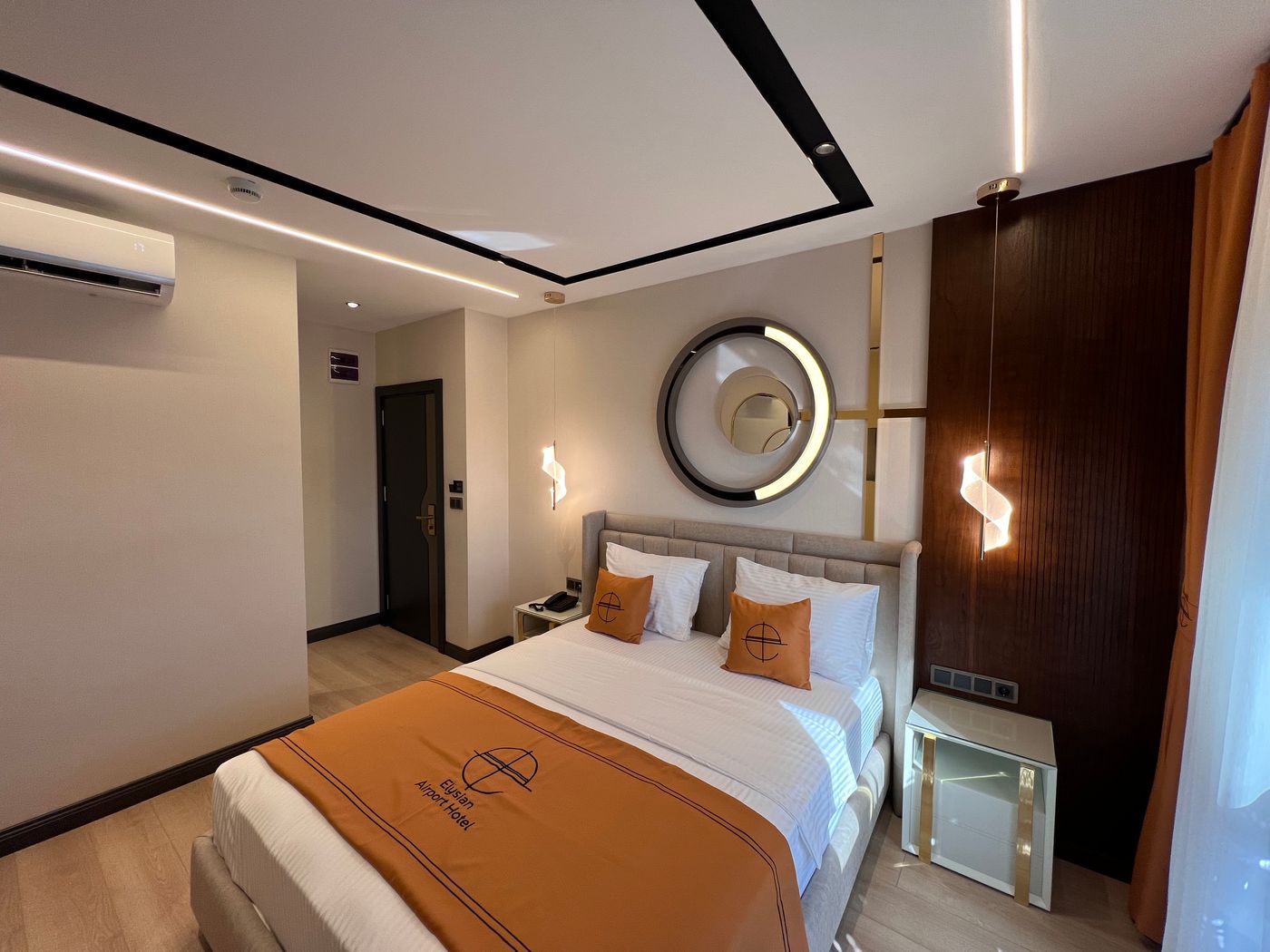 Elysian-Airport-Hotel-Room-8