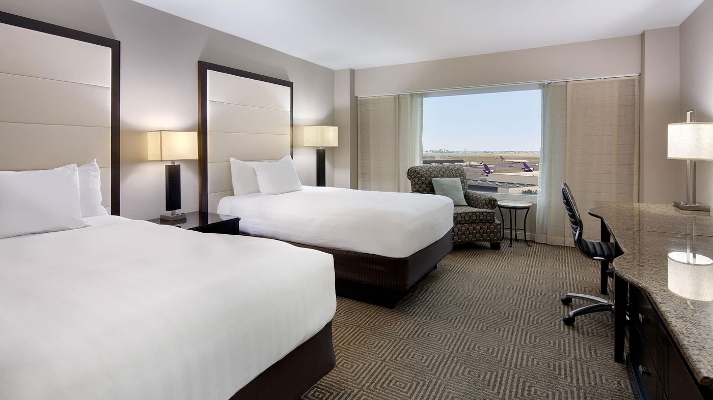 Hyatt-Regency-Boston-Harbor-Room-25