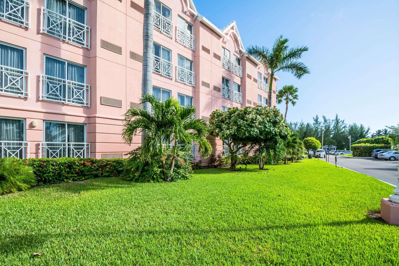 Comfort-Suites-Paradise-Island-General-view-9