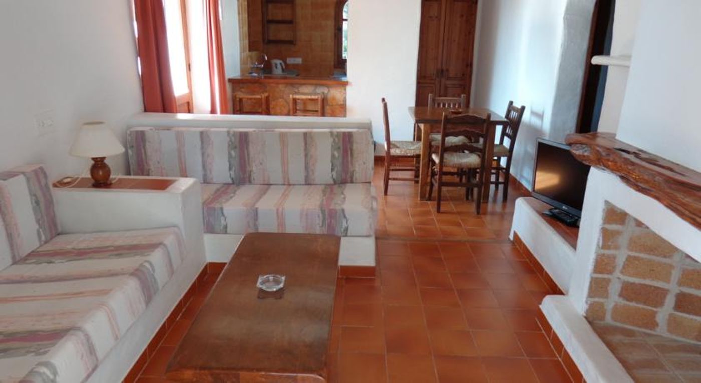 Los Pinares Benet Apartments