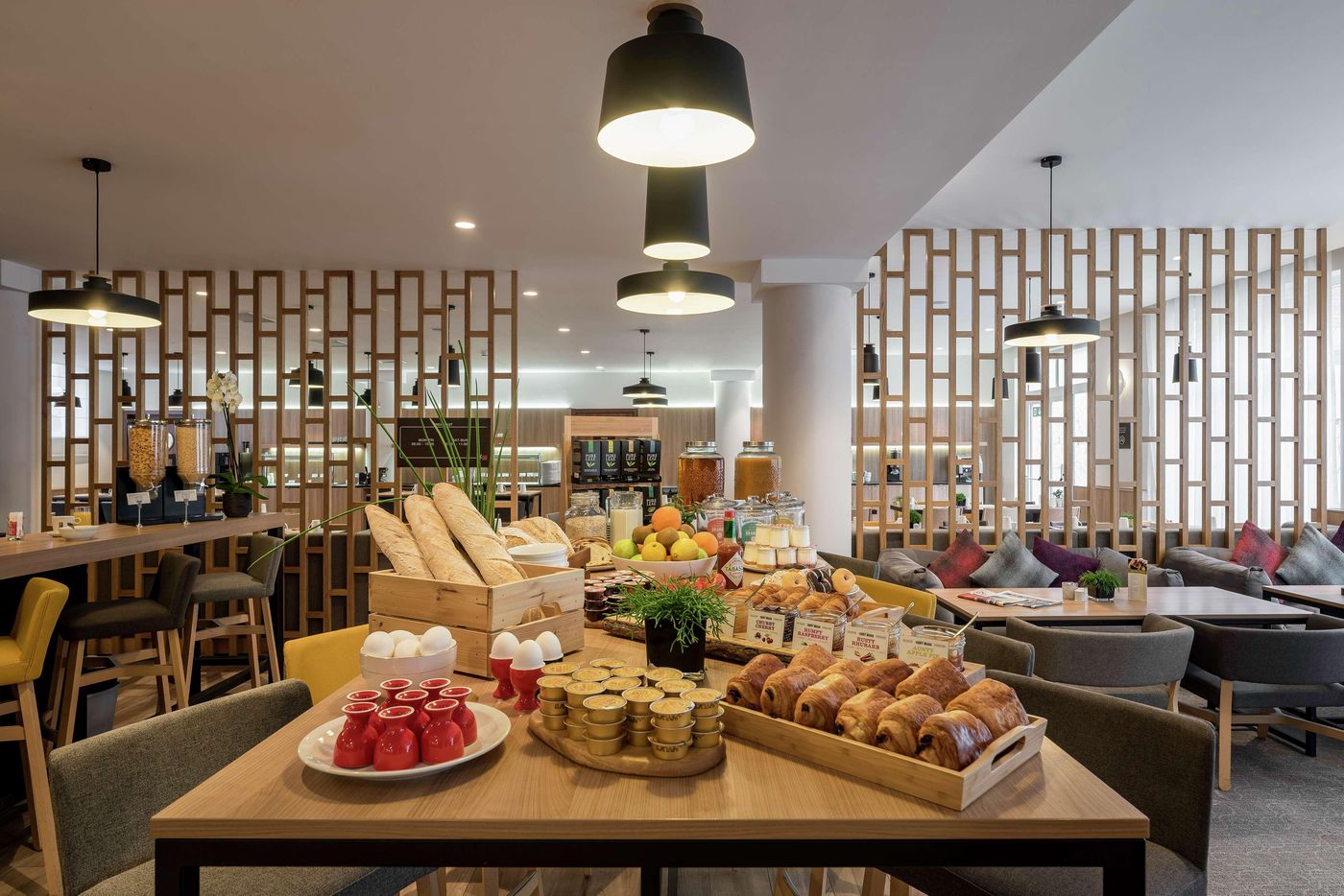 Hilton-Garden-Inn-Brussels-City-Centre-Restaurant-16