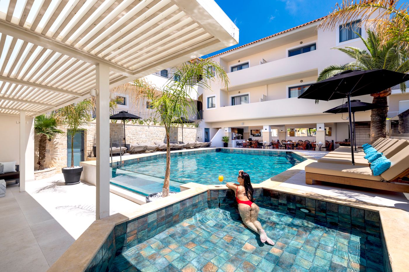 La-Stella-Apartments-and-Suites-Pool-5