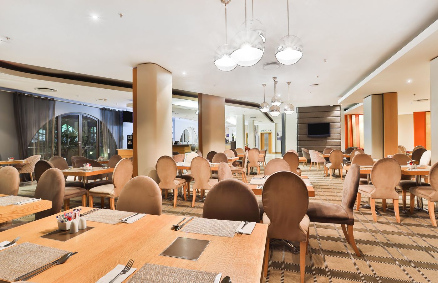 Holiday-Inn-Express-Cape-Town-City-Centre-Restaurant-46