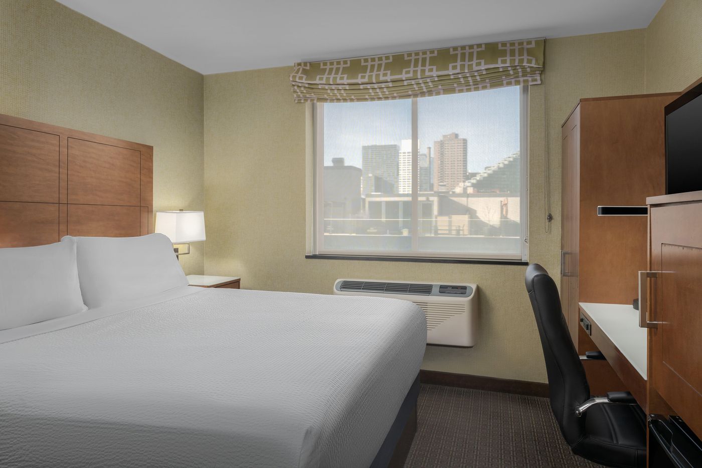 Holiday-Inn-Express-Manhattan-Midtown-West-Room-18