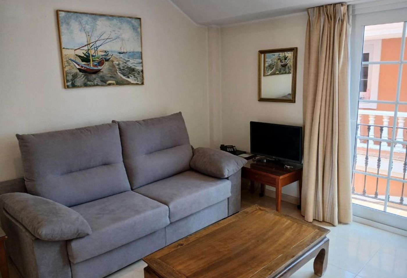 Lloyds-Beach-Club-Room-17