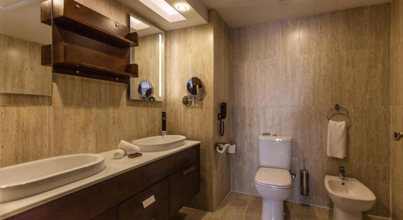 Savoy-Le-Grand-Hotel-Room-26