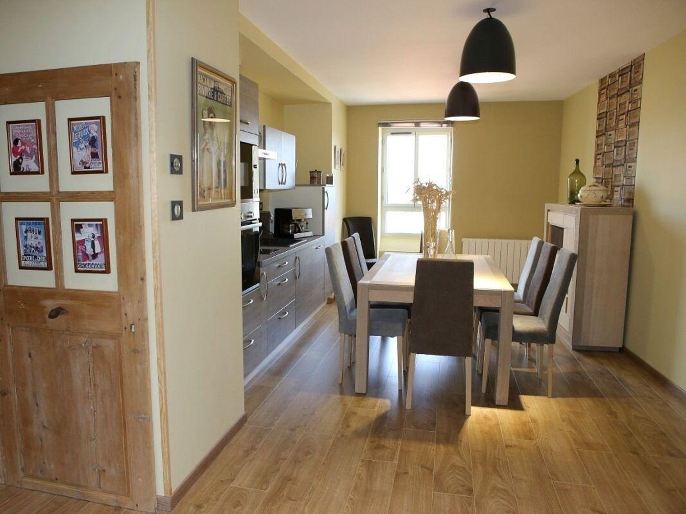 Aux Pierres Magiques - France - SAINT-LAURENT-DE-CHAMOUSSET - Restaurant - 1