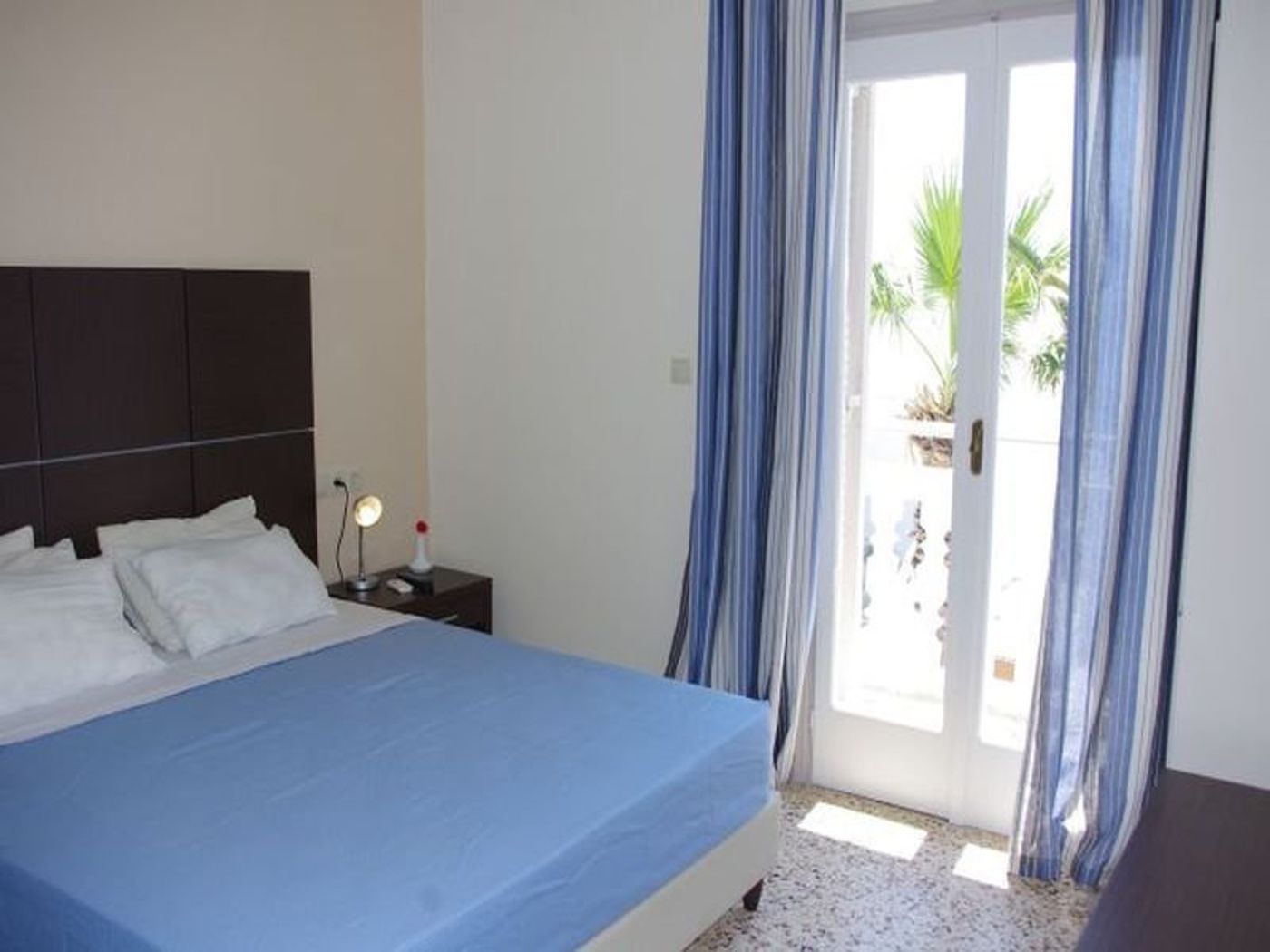 Kamari-Blu-Boutique-Hotel-Room-4