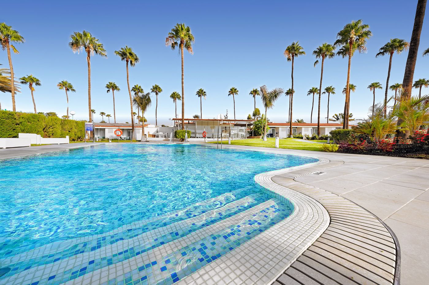 Relaxia-Los-Girasoles--Bungalows--Pool-1