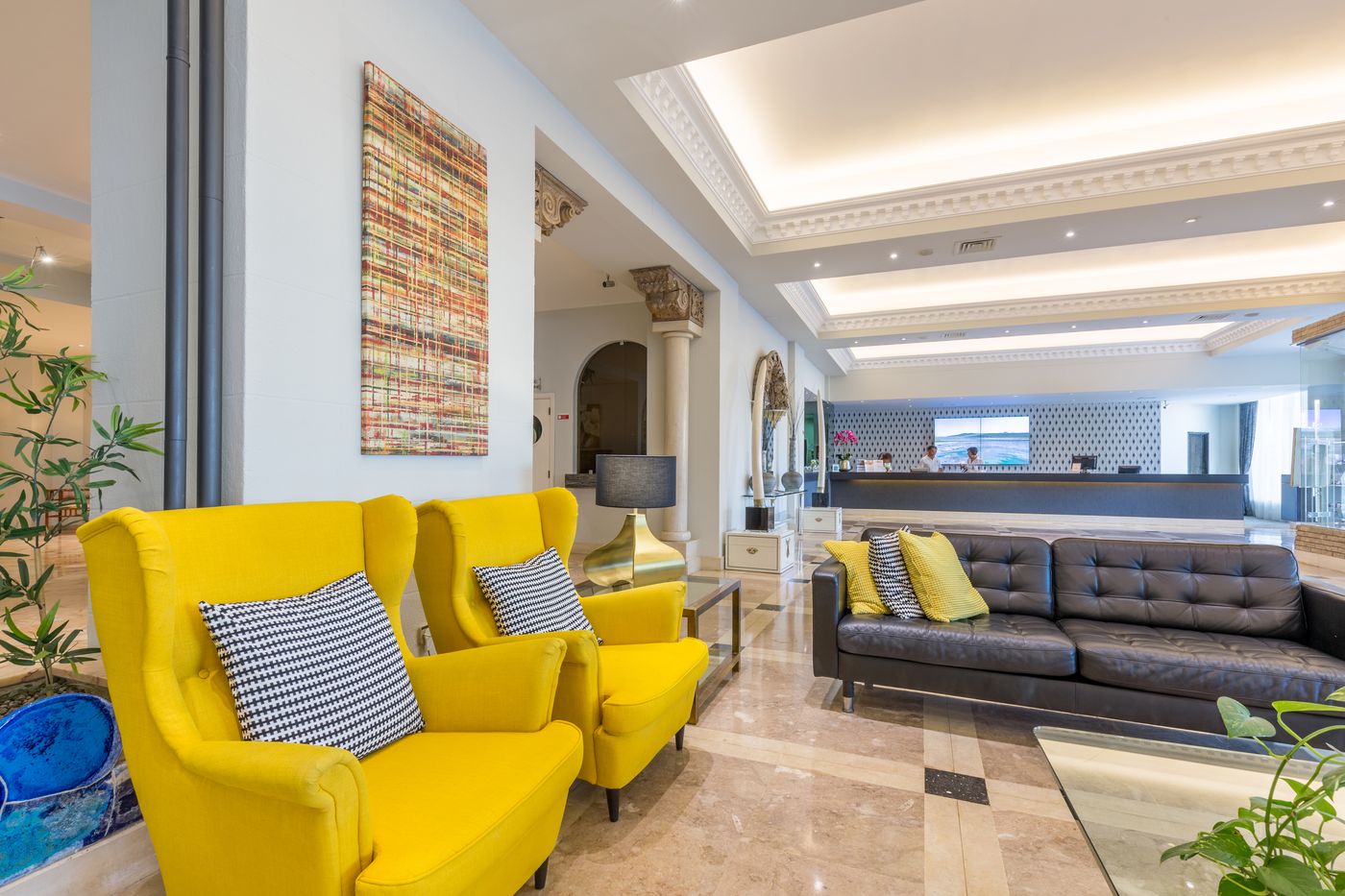 Luna-Hotel-da-Oura-Lobby-37