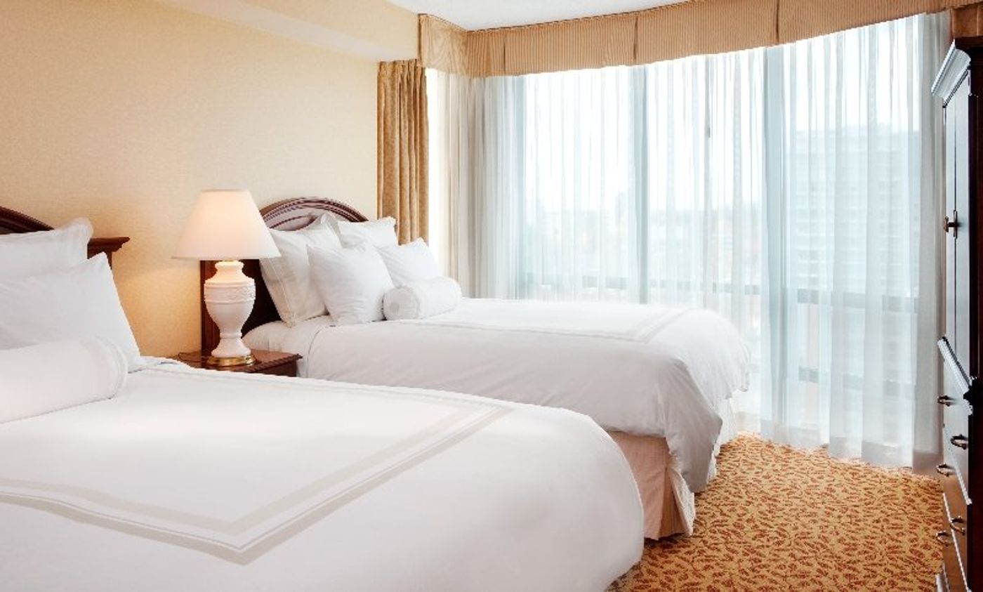 Vancouver-Airport-Marriott-Hotel-Room-27